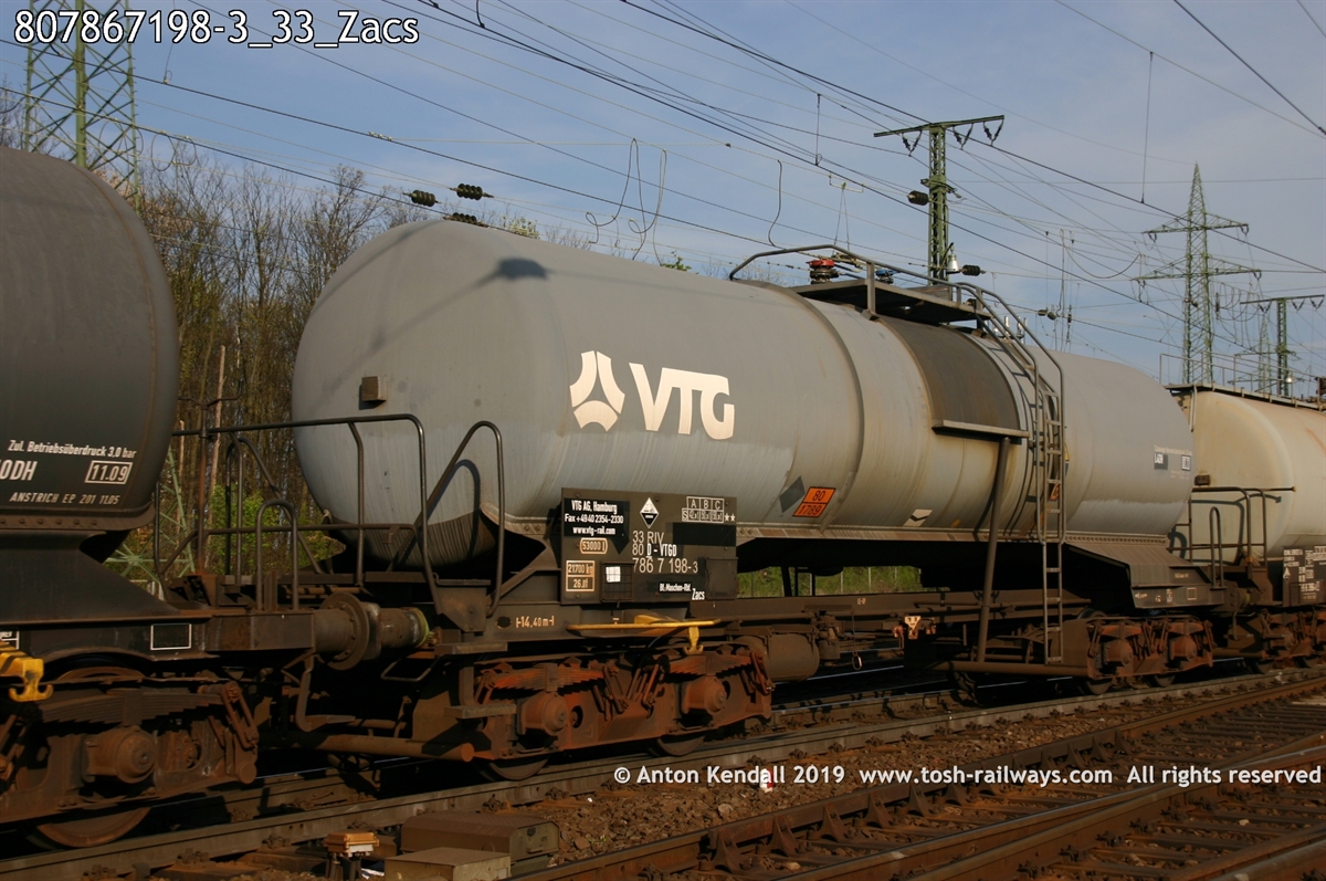 807867198-3_33_Zacs.jpg